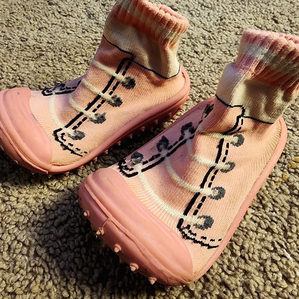 Rubberoos Baby Girls Soft Rubber Bottom Shoes size 18 month